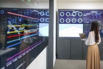 探秘宝马数字化工厂 数据驱动的智能制造前沿实践